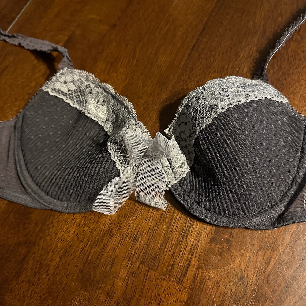Demi bra 34 b. Victoria secret